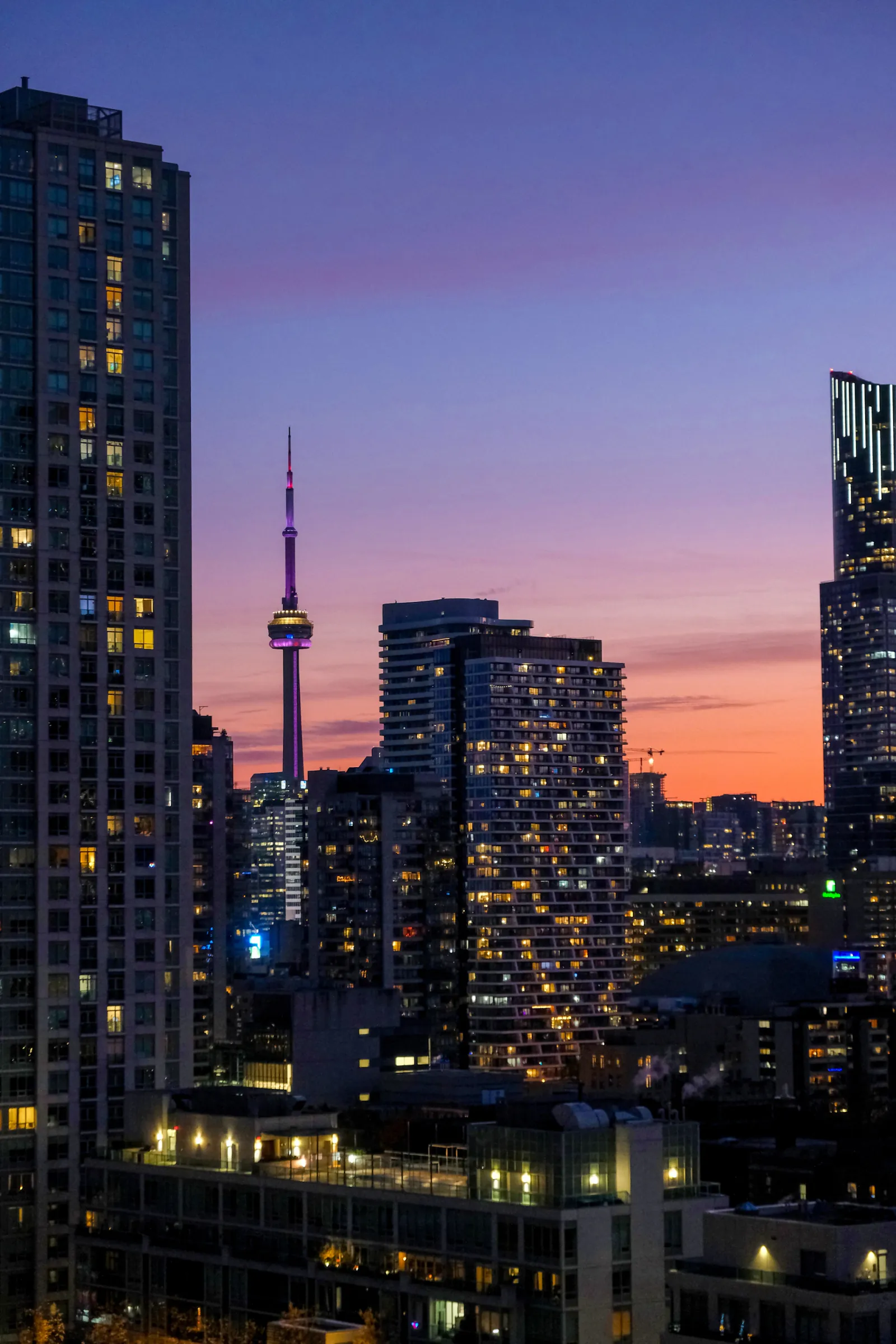 Toronto skyline and the CN Tower at dusk